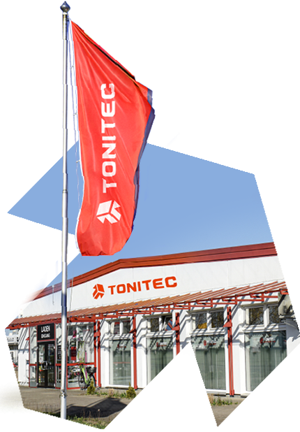 Symbolbild ToniTec-Ladengeschäft mit Fahne im Vordergrund